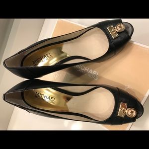 MICHAEL Michael Kors “Hamilton” Wedge - Size 10M